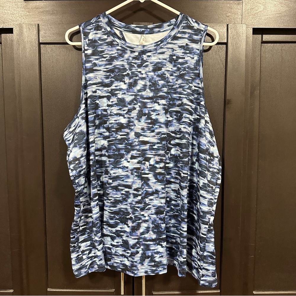 FABLETICS Dry-Flex Open Back Tank  blue black & white pattern NWT!